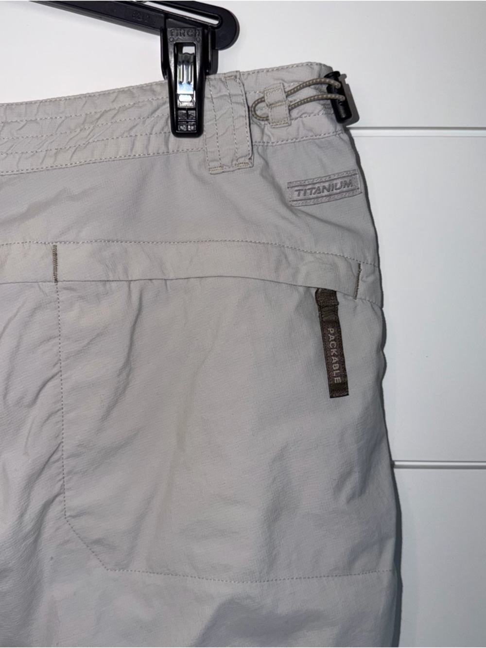 Columbia Titanium Women’s 10 Shorts Khaki Nylon 8.5" Hiking Gorpcore Packable - Picture 6 of 10